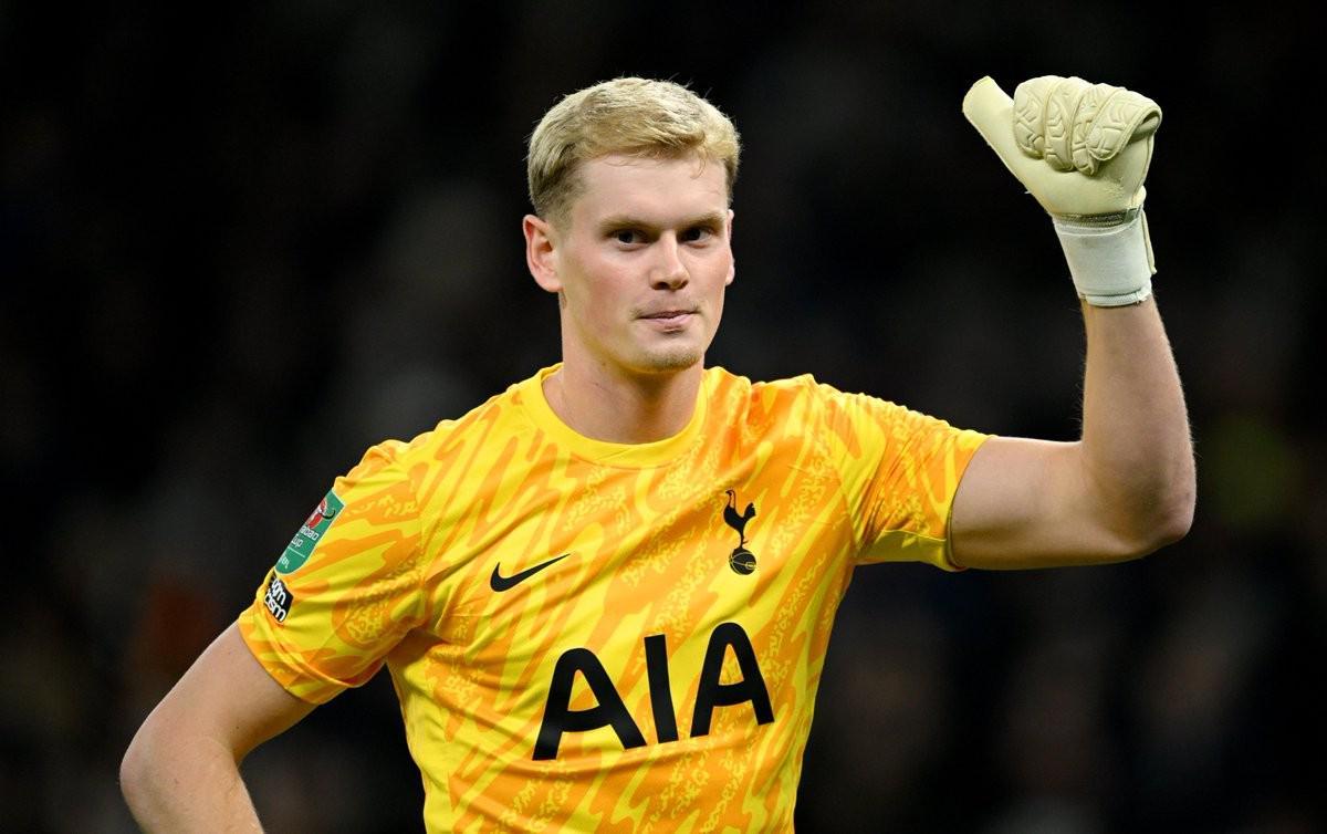 开云体育-罗马诺:西汉姆联在关注热刺门将金斯基